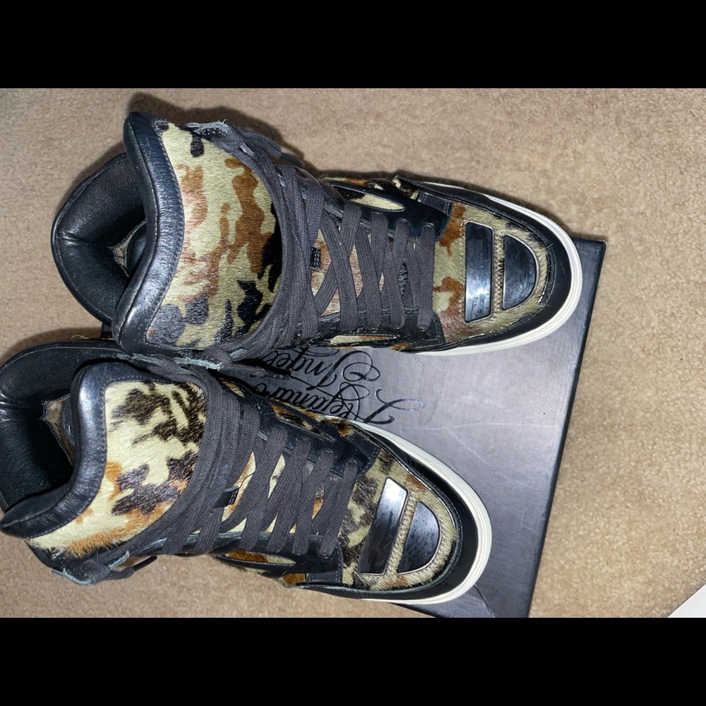 Mens pony hair camo sneakers